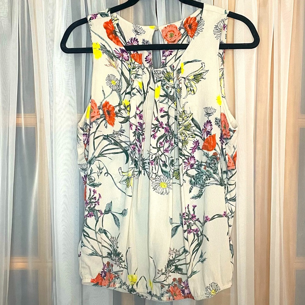 Itm 057 sleeveless light top size S